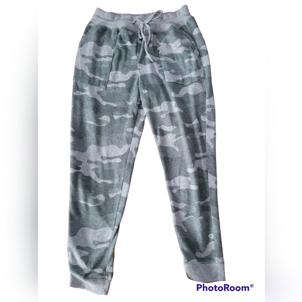 Time and Tru Camo Sweatpants